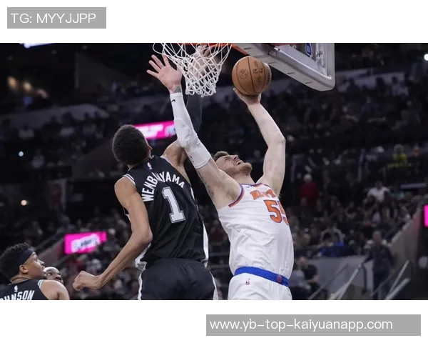 文班亚马半场表现抢眼8中4斩获15分5篮板3助攻1抢断4盖帽展现统治力